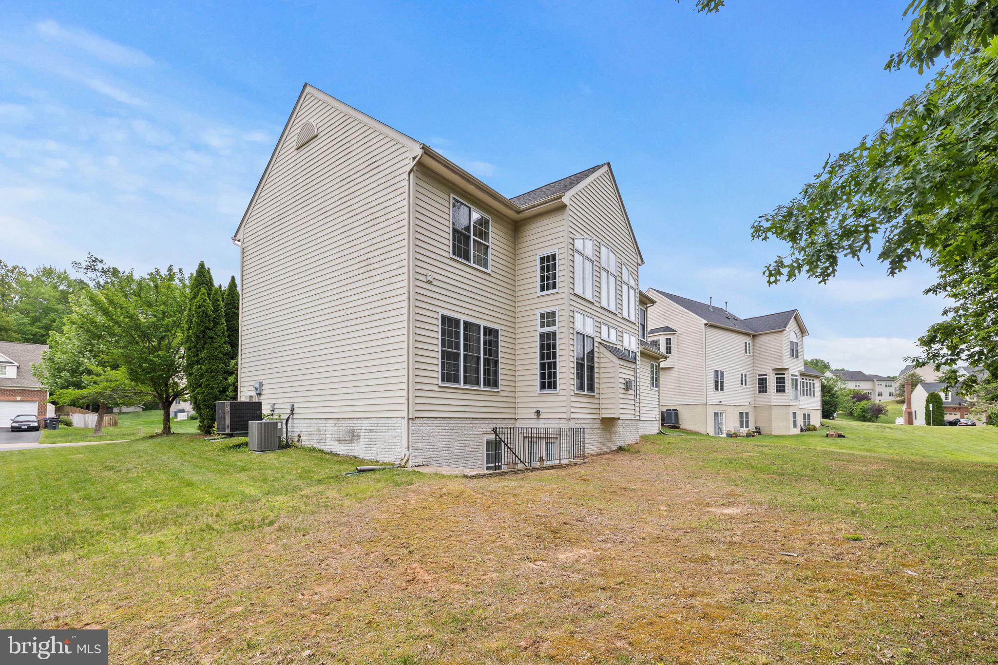 STONEWALL MANOR - Residential