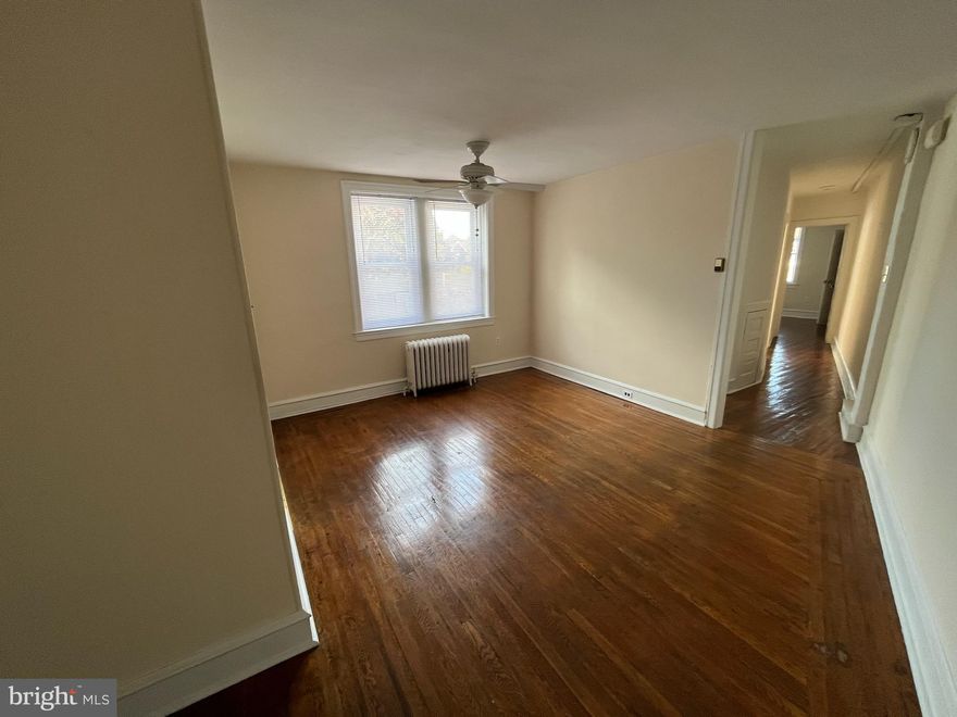 Quaint 2 bedroom apartment located in the heart of Chestnut Hill, Philadelphia. Apartment is located on the 3rd floor. No smoking, no pets.