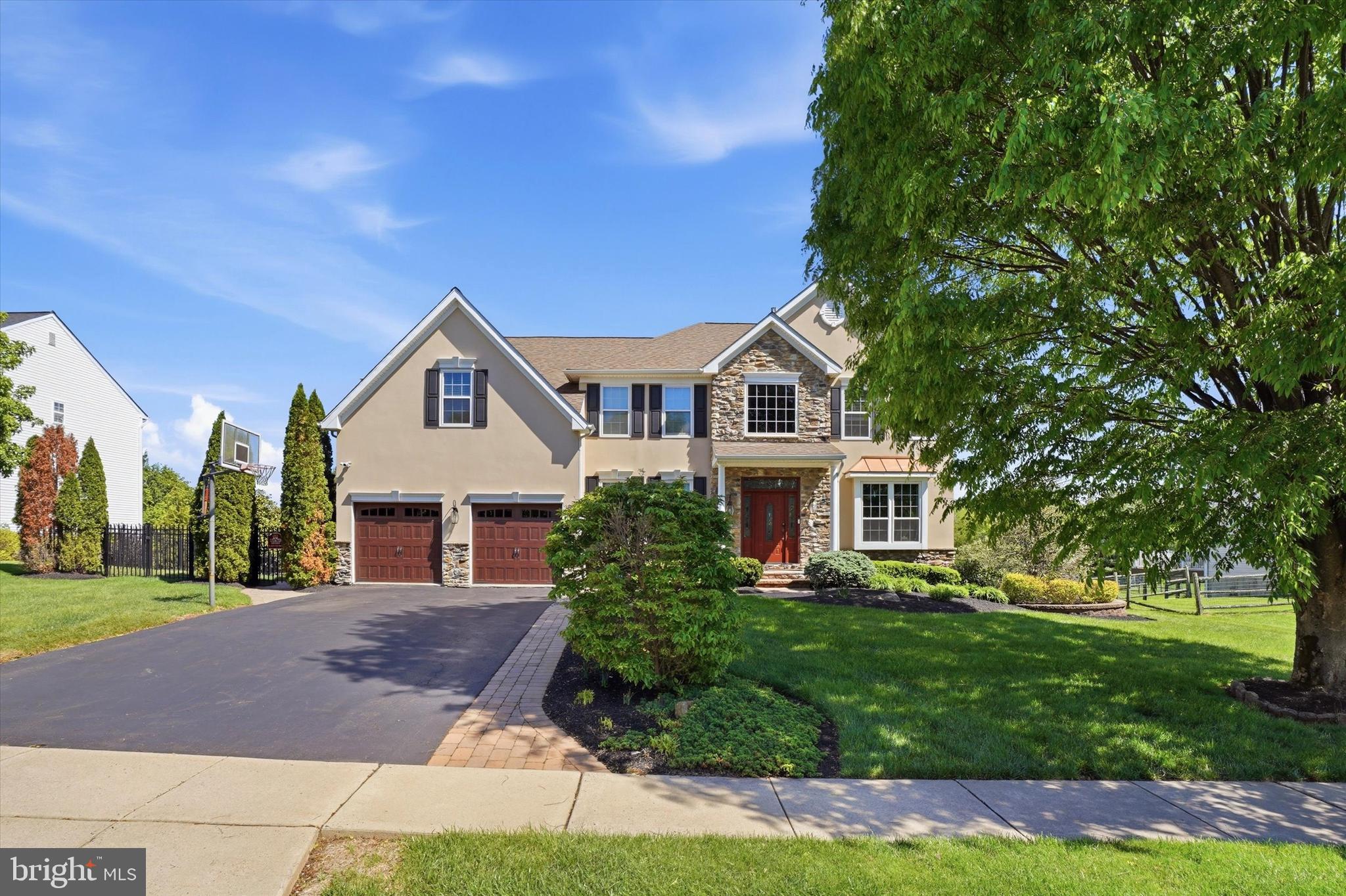 17 CARRIAGE CIRCLE