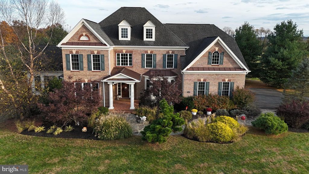 Photo of 16070 Sainte Marie Court, HAMILTON, VA 20158 (MLS # VALO2109832)