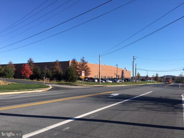Prime Investment Property with Long Term Lease to Commonwealth of PA. All income and expense data available with signing of Confidentilality Statement. Building has office, warehouse and production areas. Lease runs until July 2022 with option to renew for 5 more years. Appointment necessary with owner present. 12.58 acre site. Building is 372x370, 1600 amp electric, Standing seam roof. Sprinklers, 40,0000 warehouse, 97640 offices.