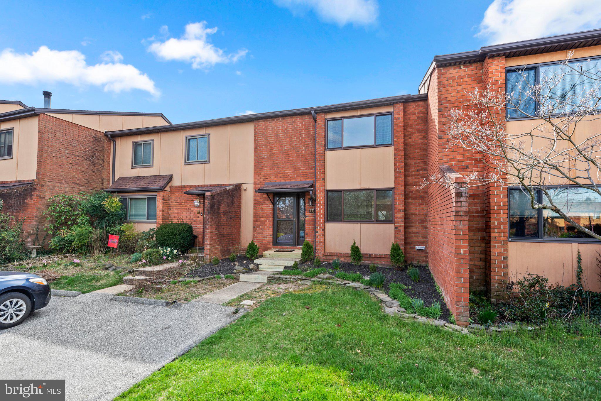 RUXTON CROSSING TOWNHSE - Residential