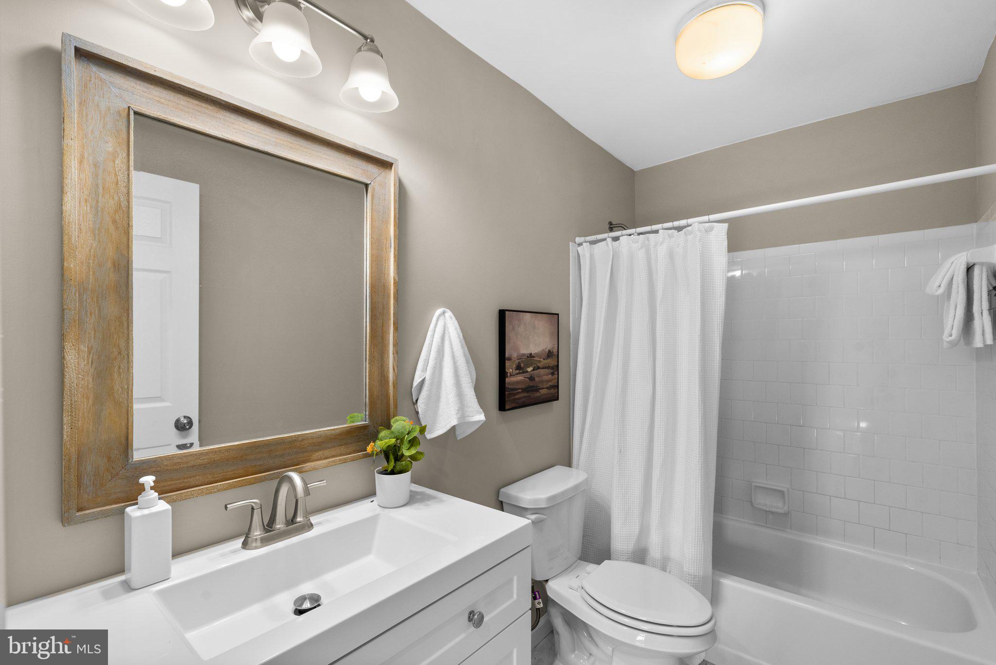 RUXTON CROSSING TOWNHSE - Residential