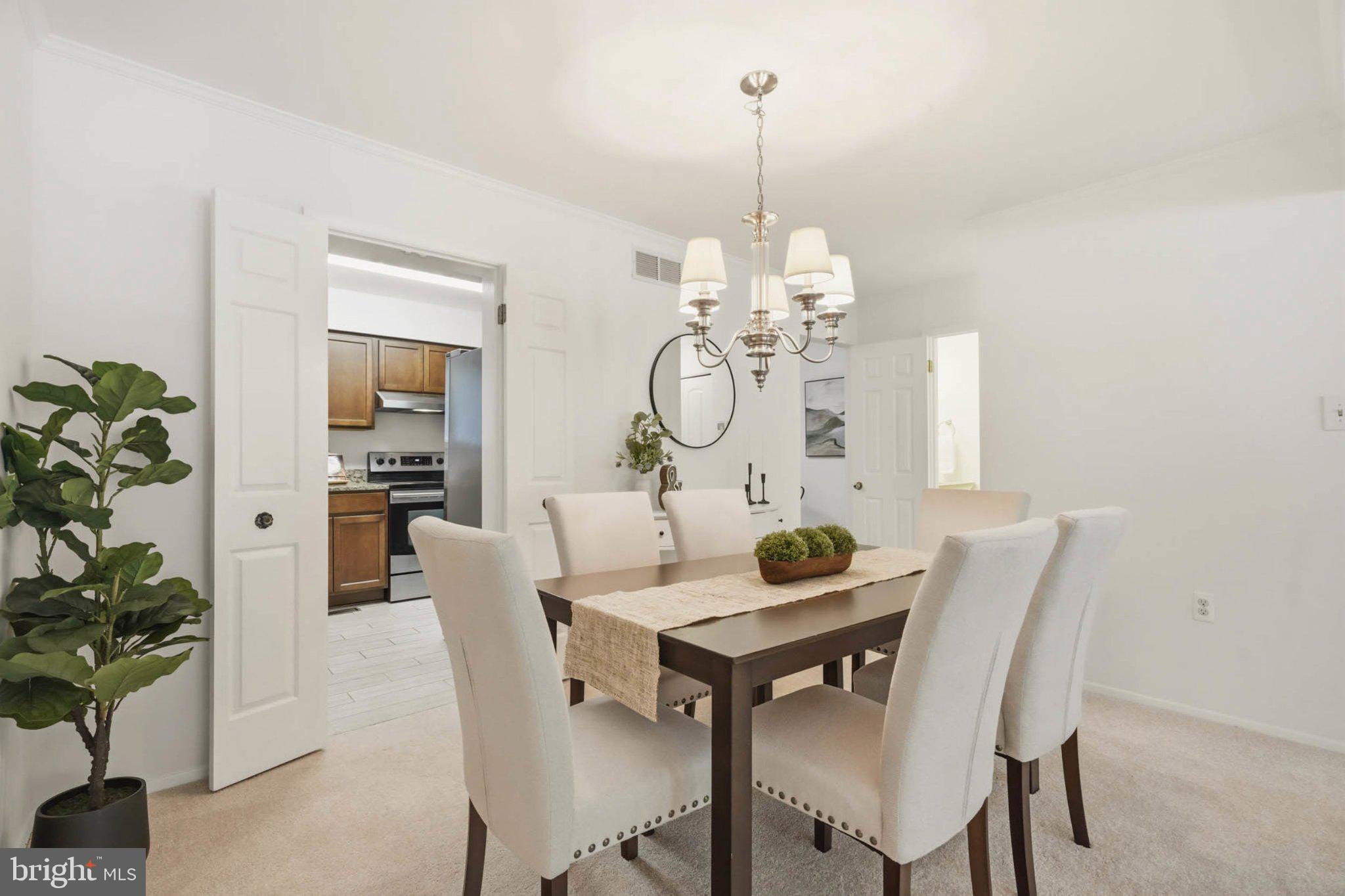 8112 WOODED GLEN COURT