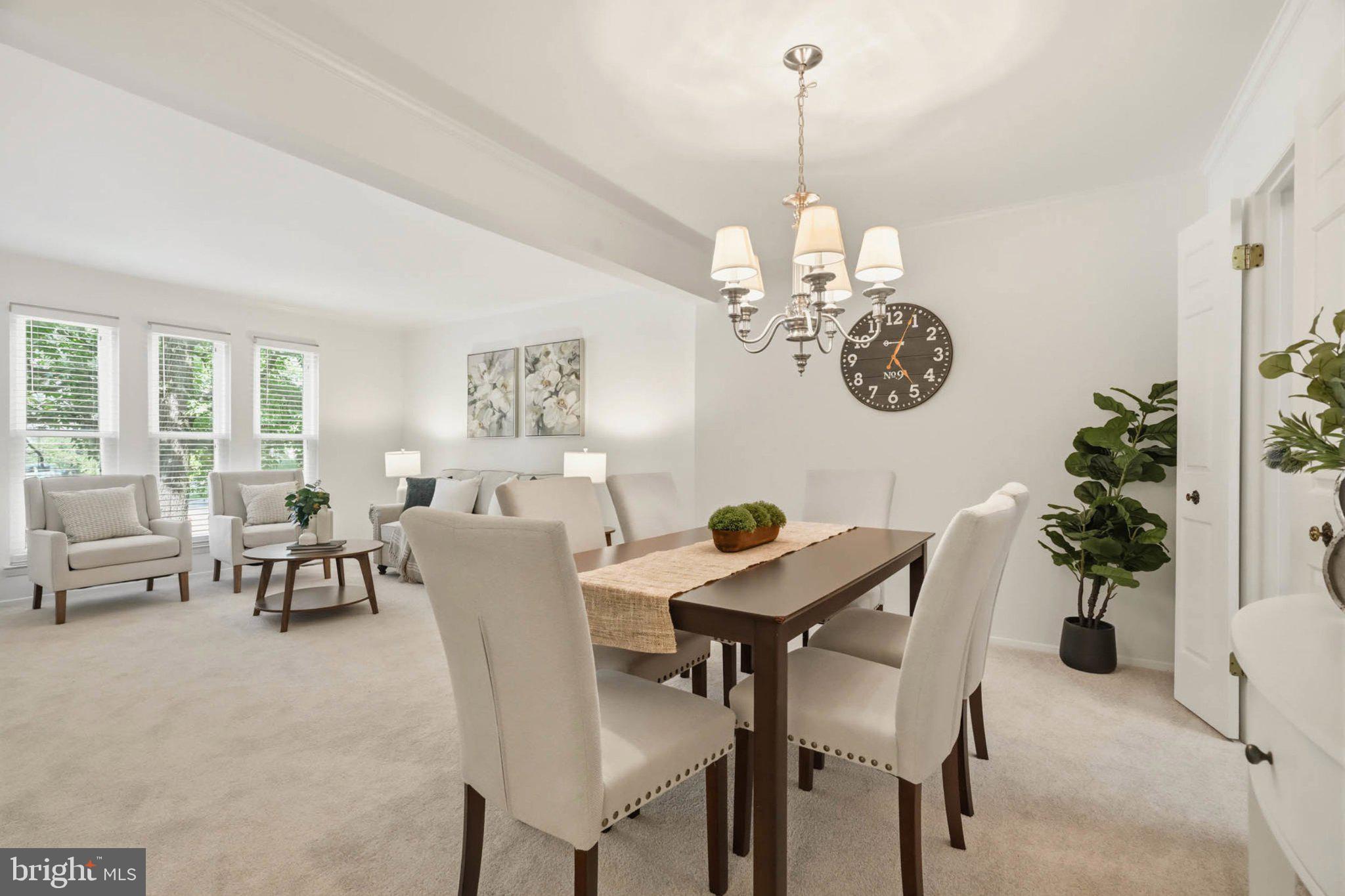 8112 WOODED GLEN COURT