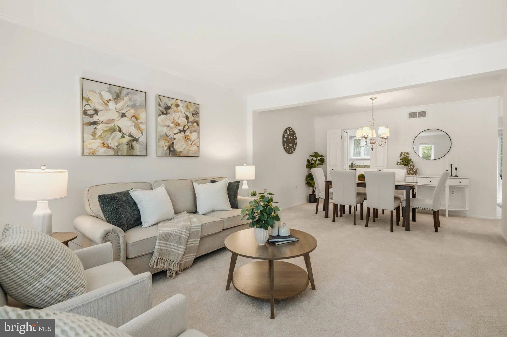 8112 WOODED GLEN COURT