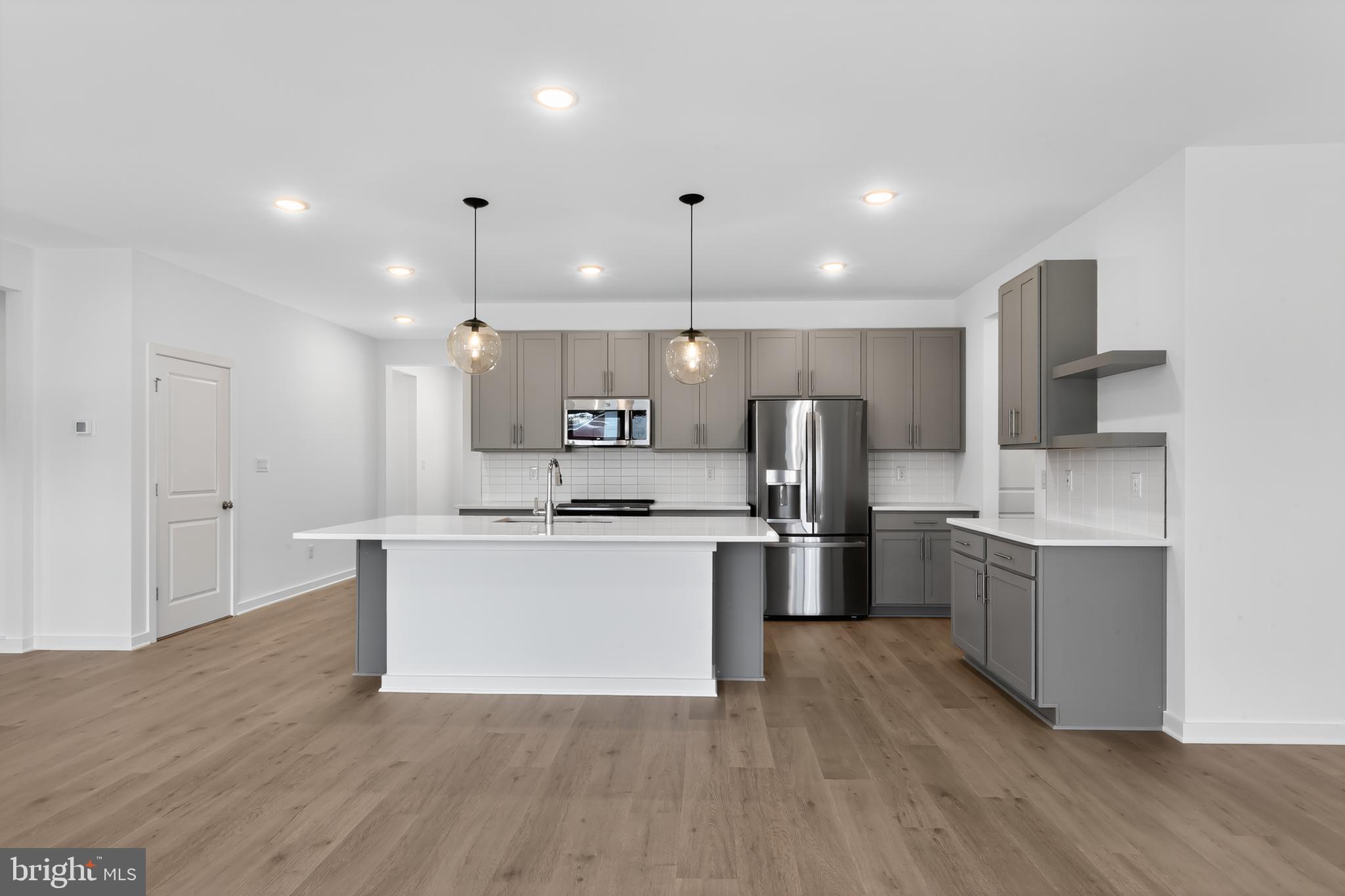 CAPTAINS WAY - Residential