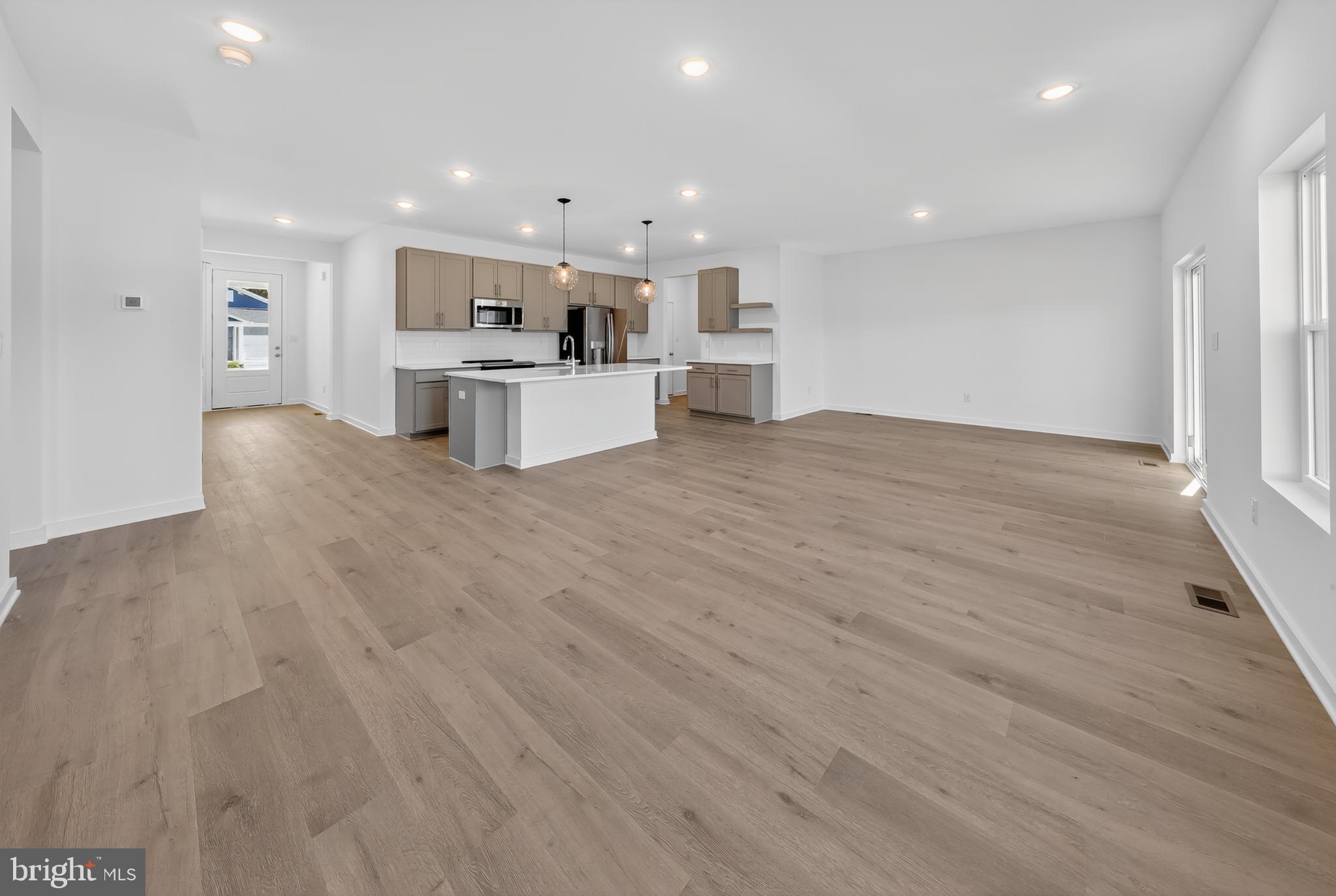 CAPTAINS WAY - Residential