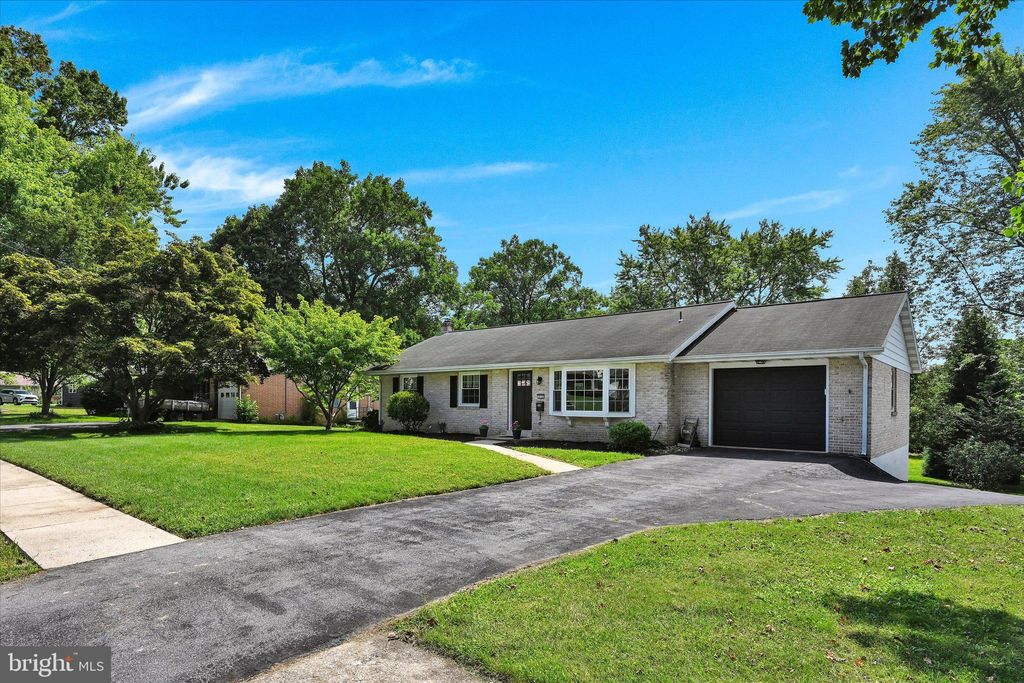 Photo of 572 Ridgeview Avenue, Elizabethtown, PA 17022 (MLS # PALA2055496)