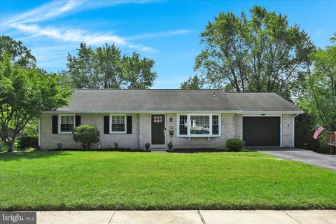 Photo of 572 Ridgeview Avenue, Elizabethtown, PA 17022 (MLS # PALA2055496)