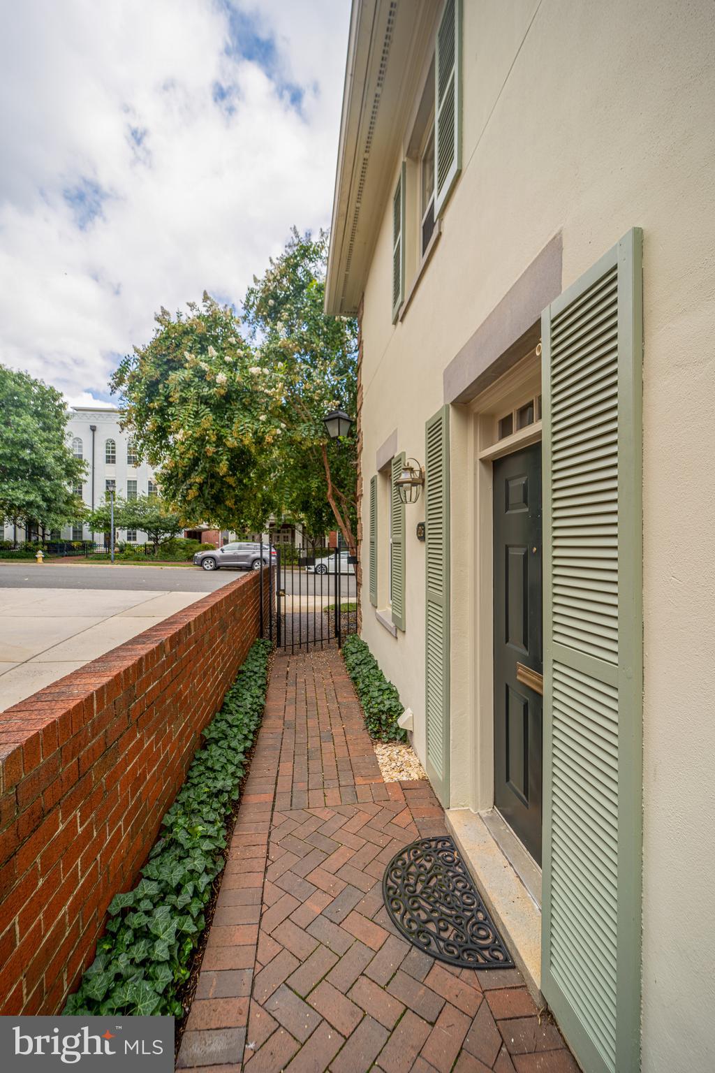 WATERGATE OF ALEXANDRIA - Residential Lease