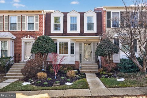 Photo of 6507 Kemper Lakes Court, ALEXANDRIA, VA 22312 (MLS # VAFX2295534)