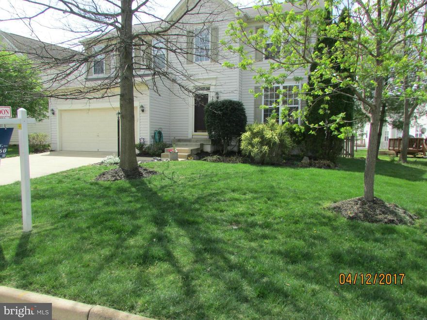 CONTRACT ACCEPTED.AWAITING RELO QUIET CUL-DE-SAC*UPDATED KIT W/GRANITE AND SS*LEVEL FENCED YARD*BIG DECK OFF KITCHEN*FAM RM W/STONE FPL ADJOINING KITCHEN*GENEROUS SIZED LR & DR*UPSTAIRS FEATURES 4 BIG BRS*MBR W/LUX BATH*BR LEVEL LAUNDRY*FIN BSMNT W/ 2ND FP*BUILT IN SHELVES,SOFA & TV STAY*DEN/BR, FULL BA*MINS TO VRE*GREAT AMENITIES*PATRIOT HS PYRAMID*  A 10+ PRICED TO SELL**