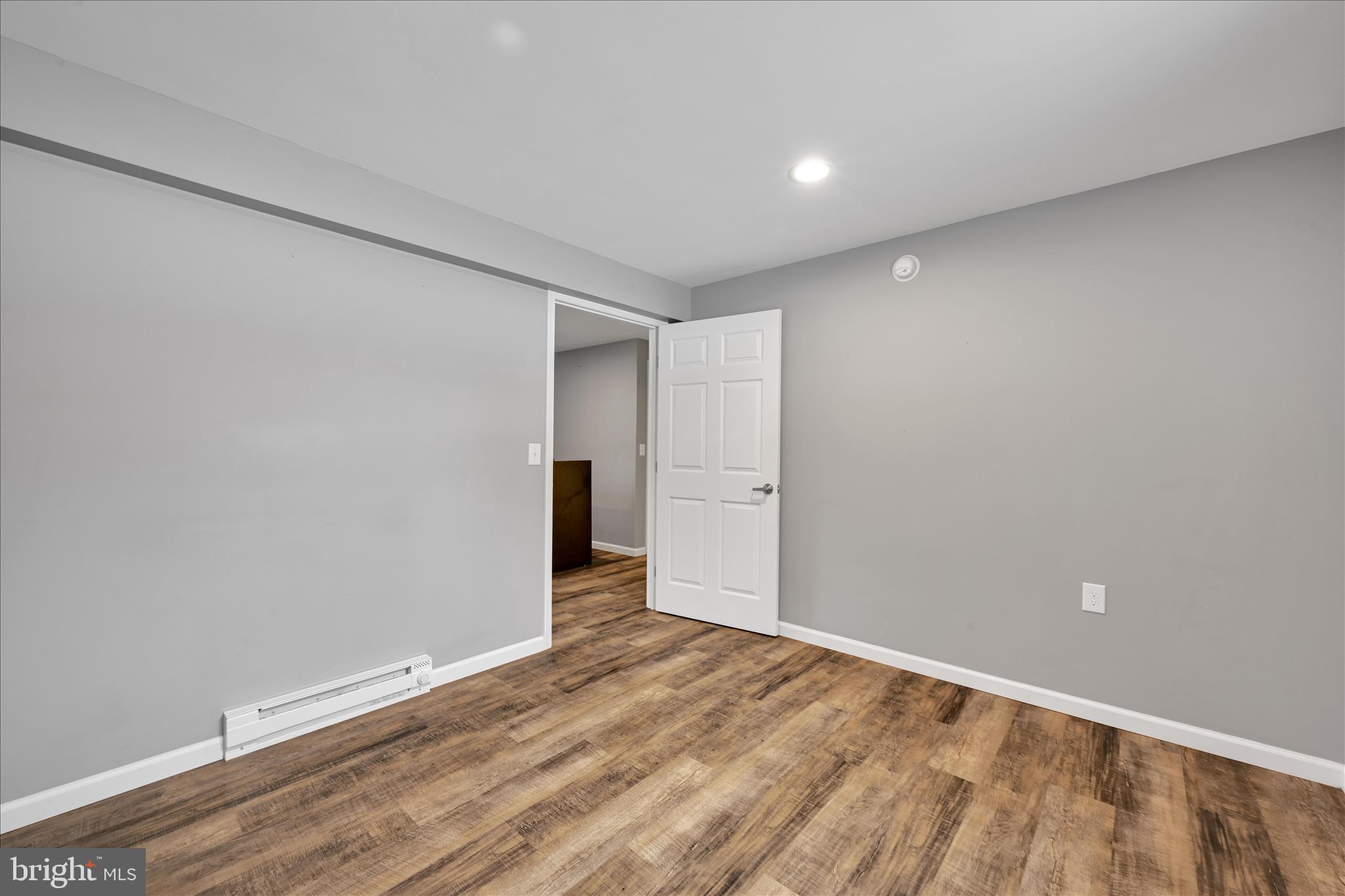 1 MI W OF EPHRATA - Residential