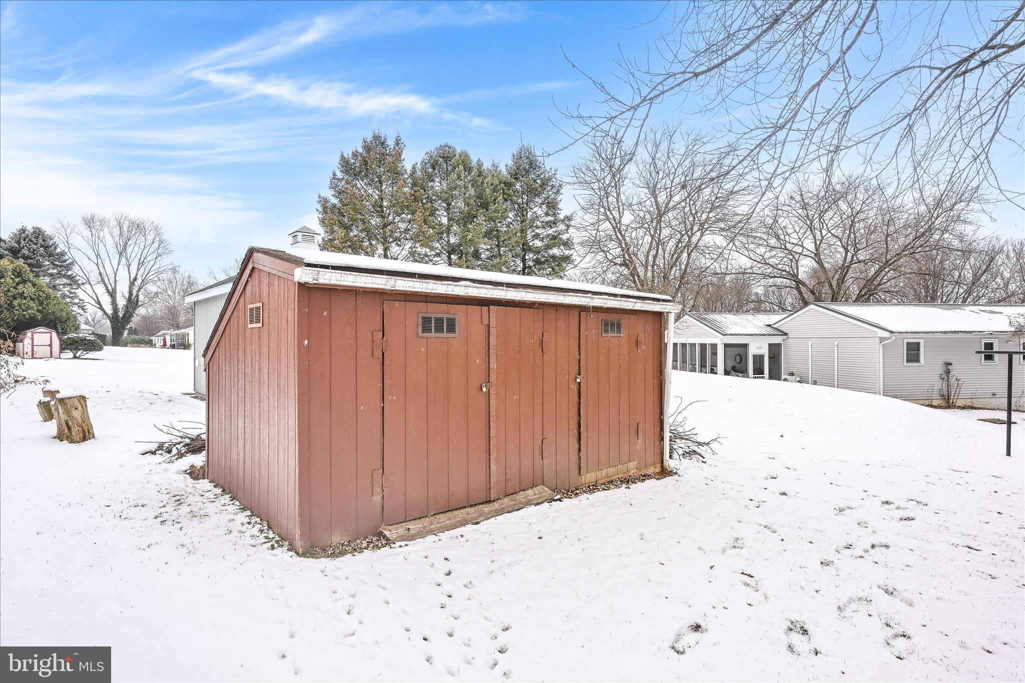 1 MI W OF EPHRATA - Residential