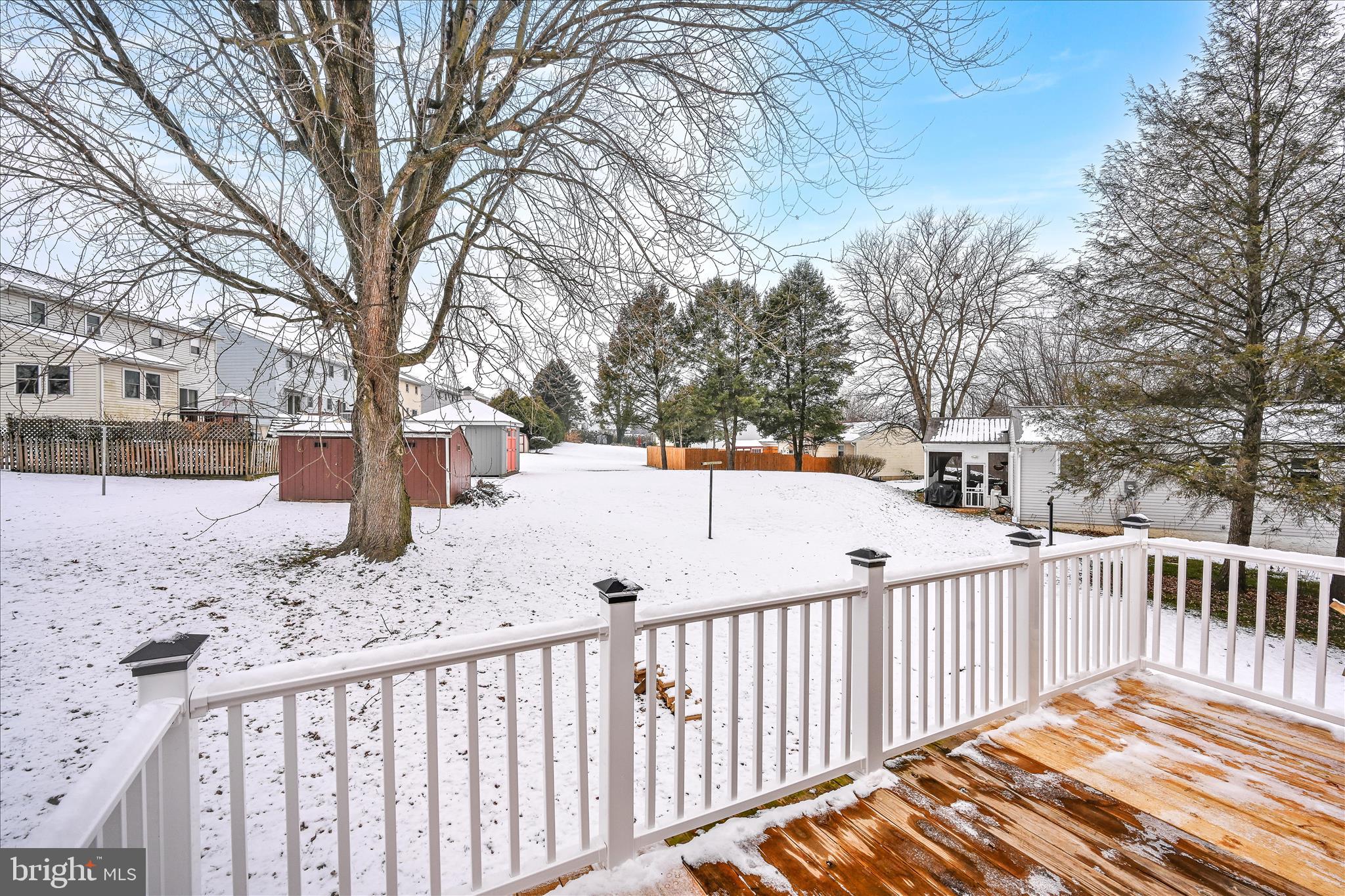 1 MI W OF EPHRATA - Residential