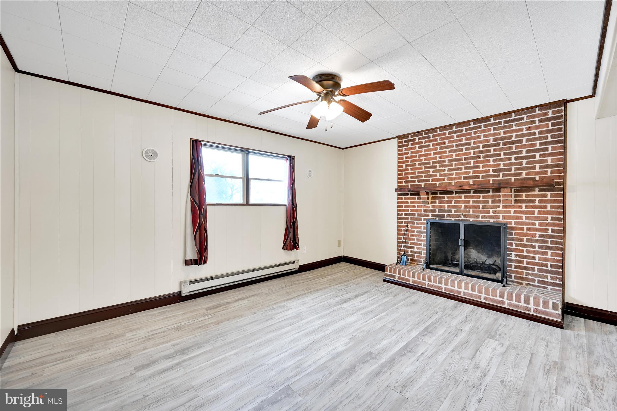 1 MI W OF EPHRATA - Residential