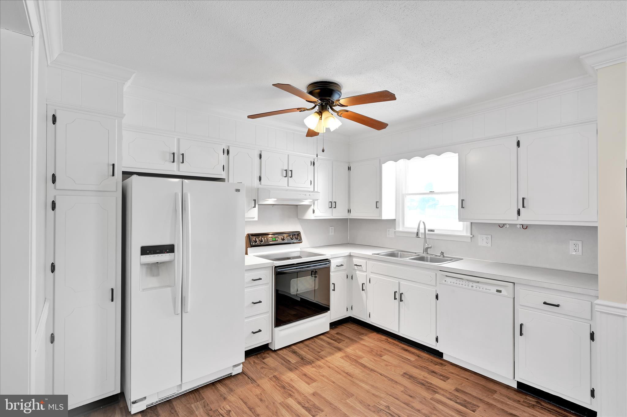 1 MI W OF EPHRATA - Residential