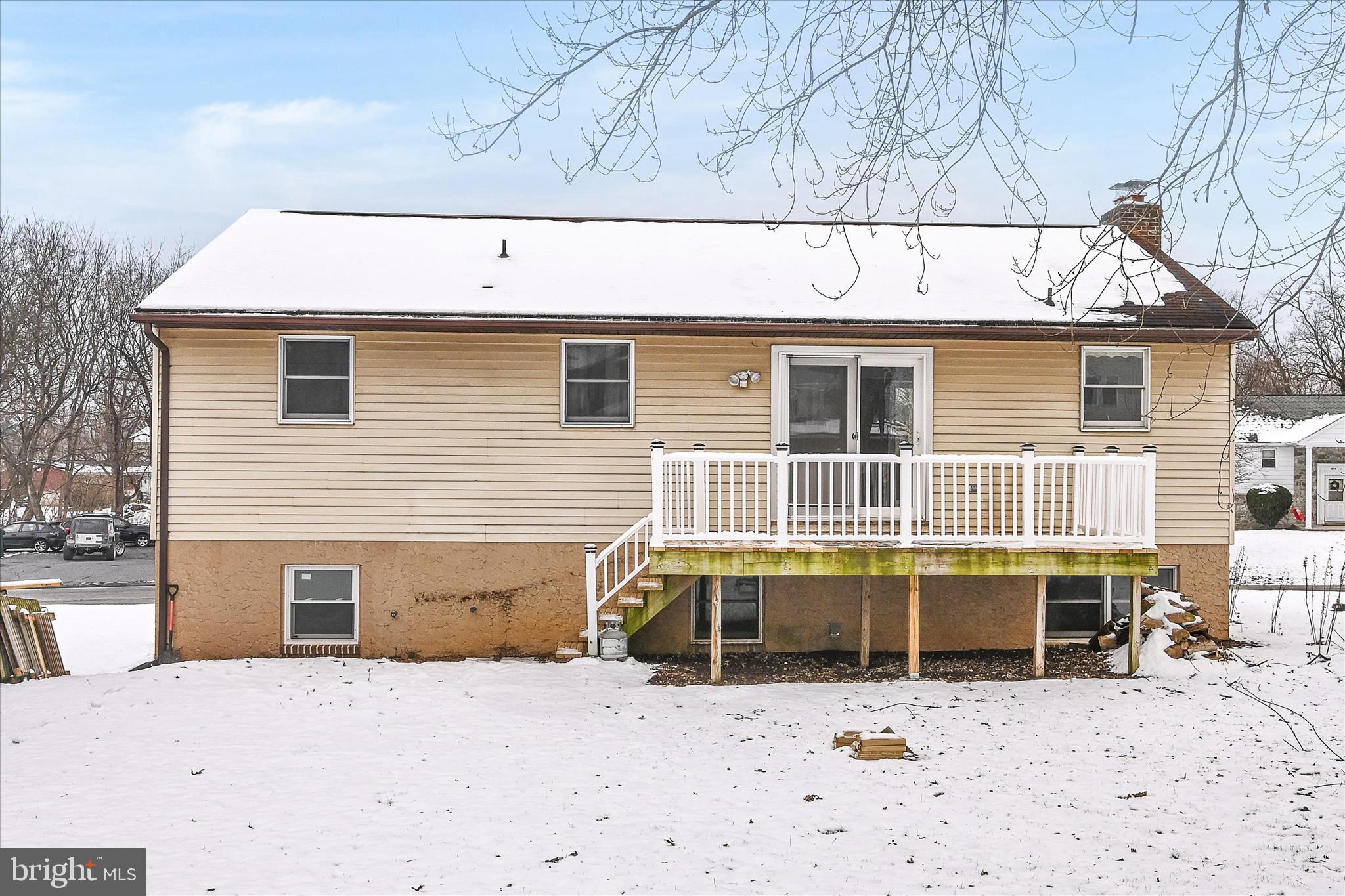 1 MI W OF EPHRATA - Residential