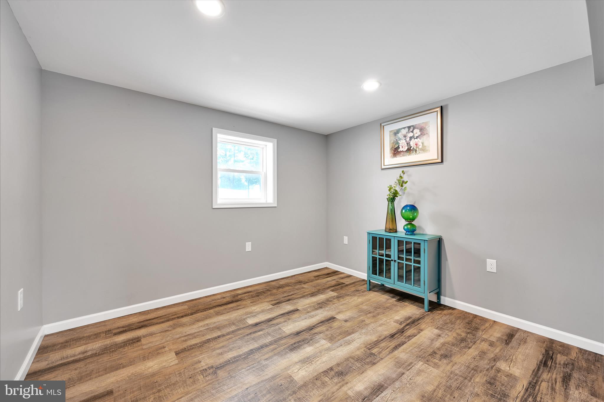 1 MI W OF EPHRATA - Residential