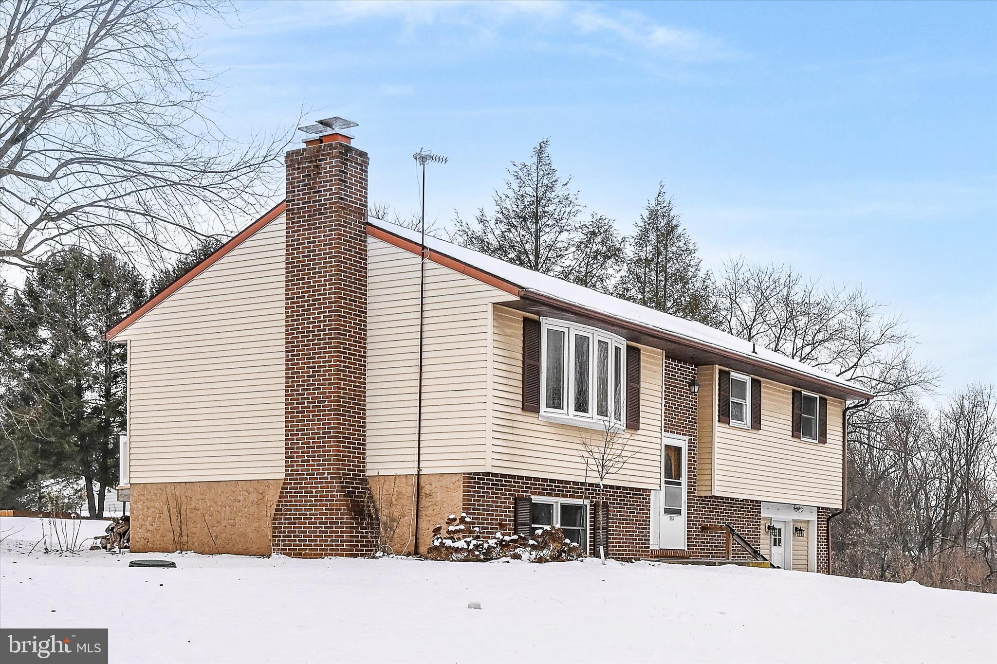 1 MI W OF EPHRATA - Residential