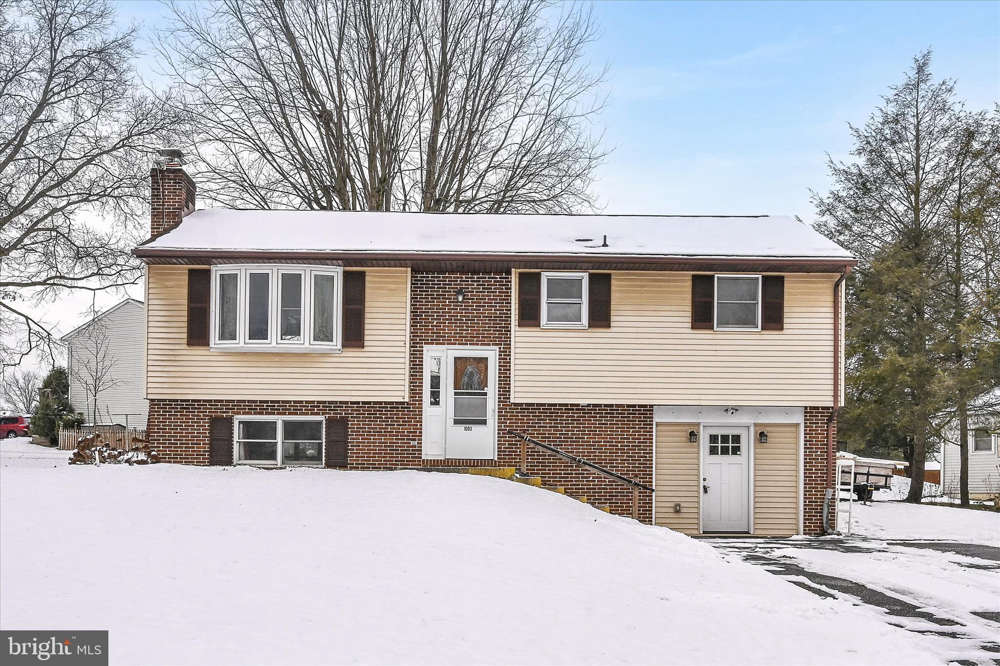 1 MI W OF EPHRATA - Residential