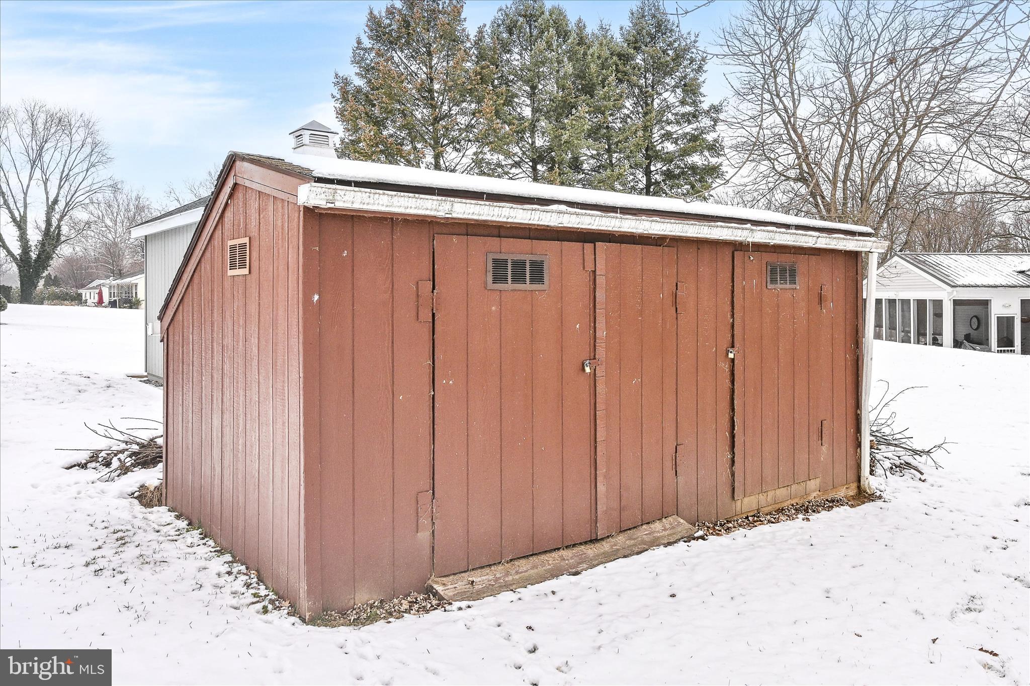 1 MI W OF EPHRATA - Residential