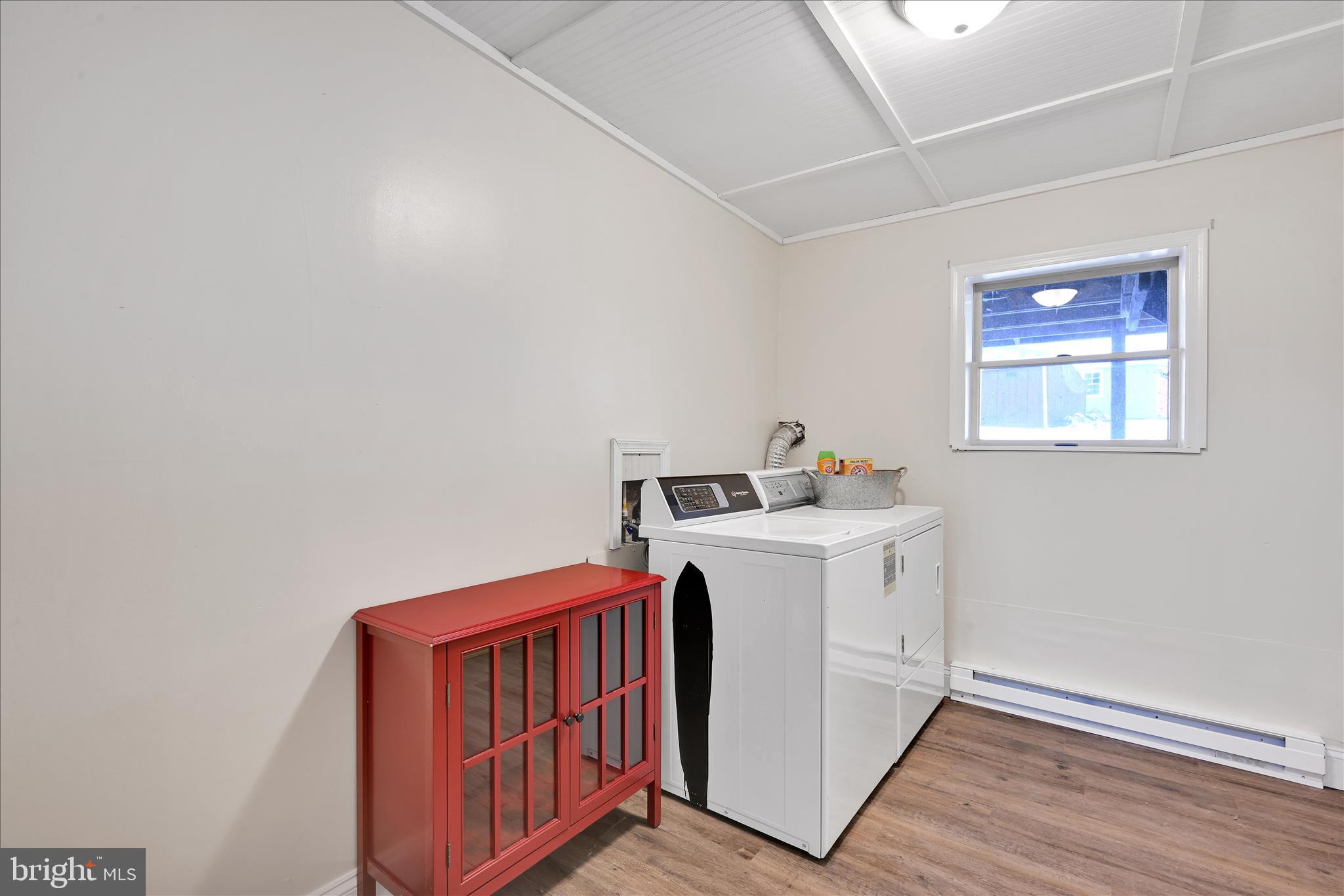 1 MI W OF EPHRATA - Residential