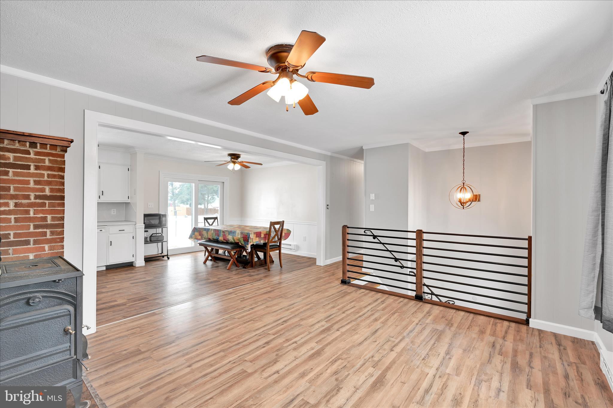 1 MI W OF EPHRATA - Residential