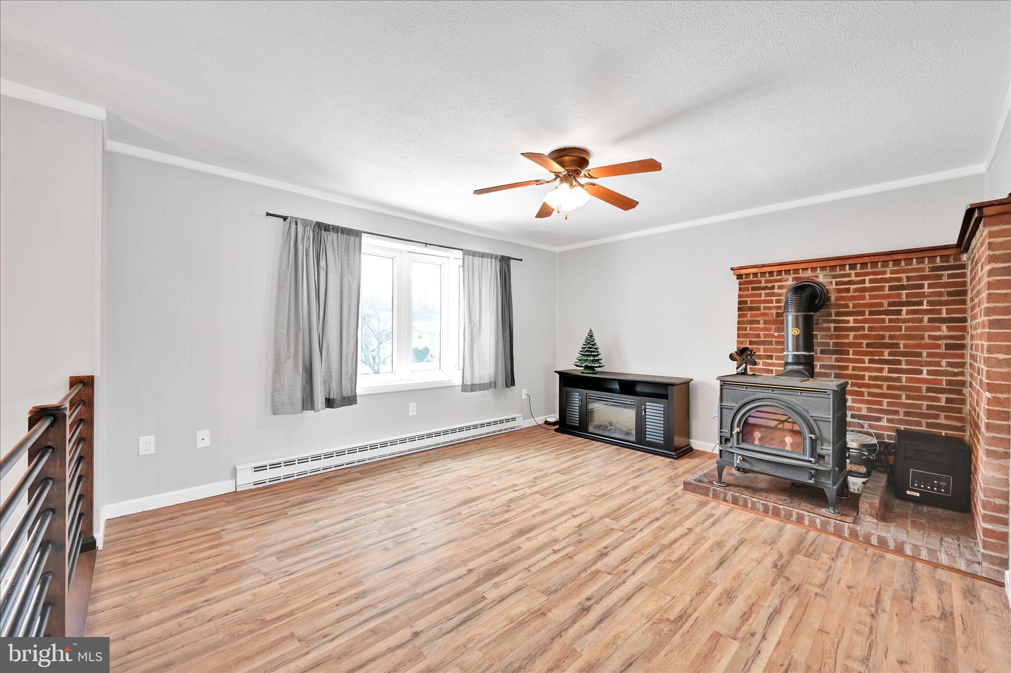 1 MI W OF EPHRATA - Residential