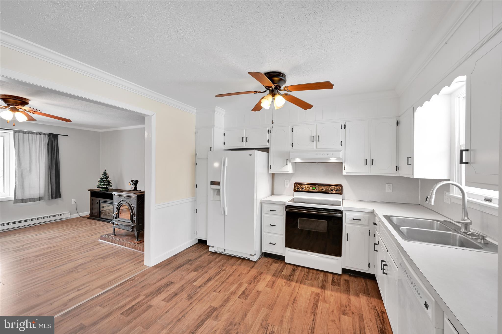 1 MI W OF EPHRATA - Residential