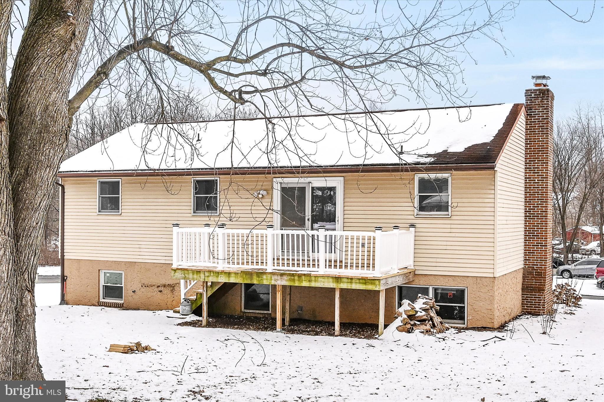 1 MI W OF EPHRATA - Residential