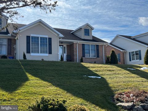 Photo of 1512 Spring Side Drive E, CHAMBERSBURG, PA 17202 (MLS # PAFL2032568)