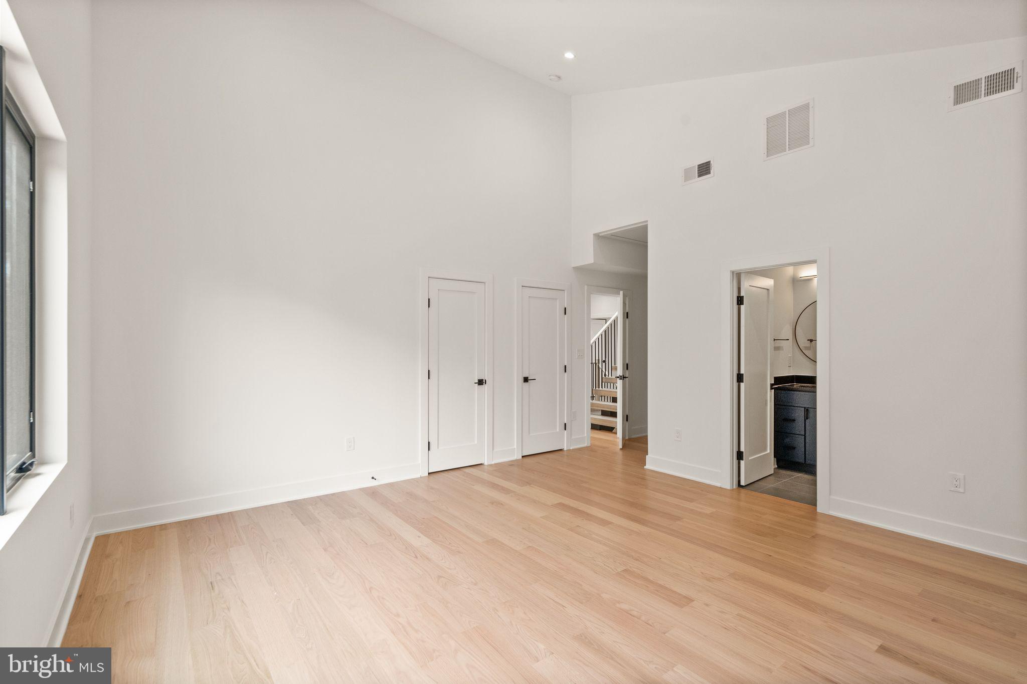 VIENNA WOODS - Residential