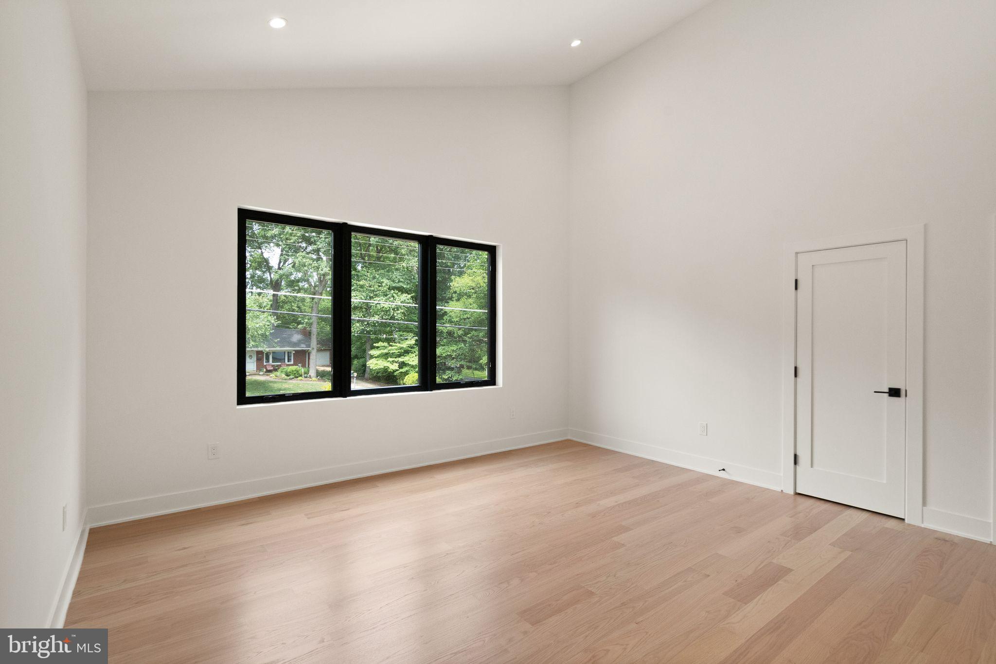 VIENNA WOODS - Residential