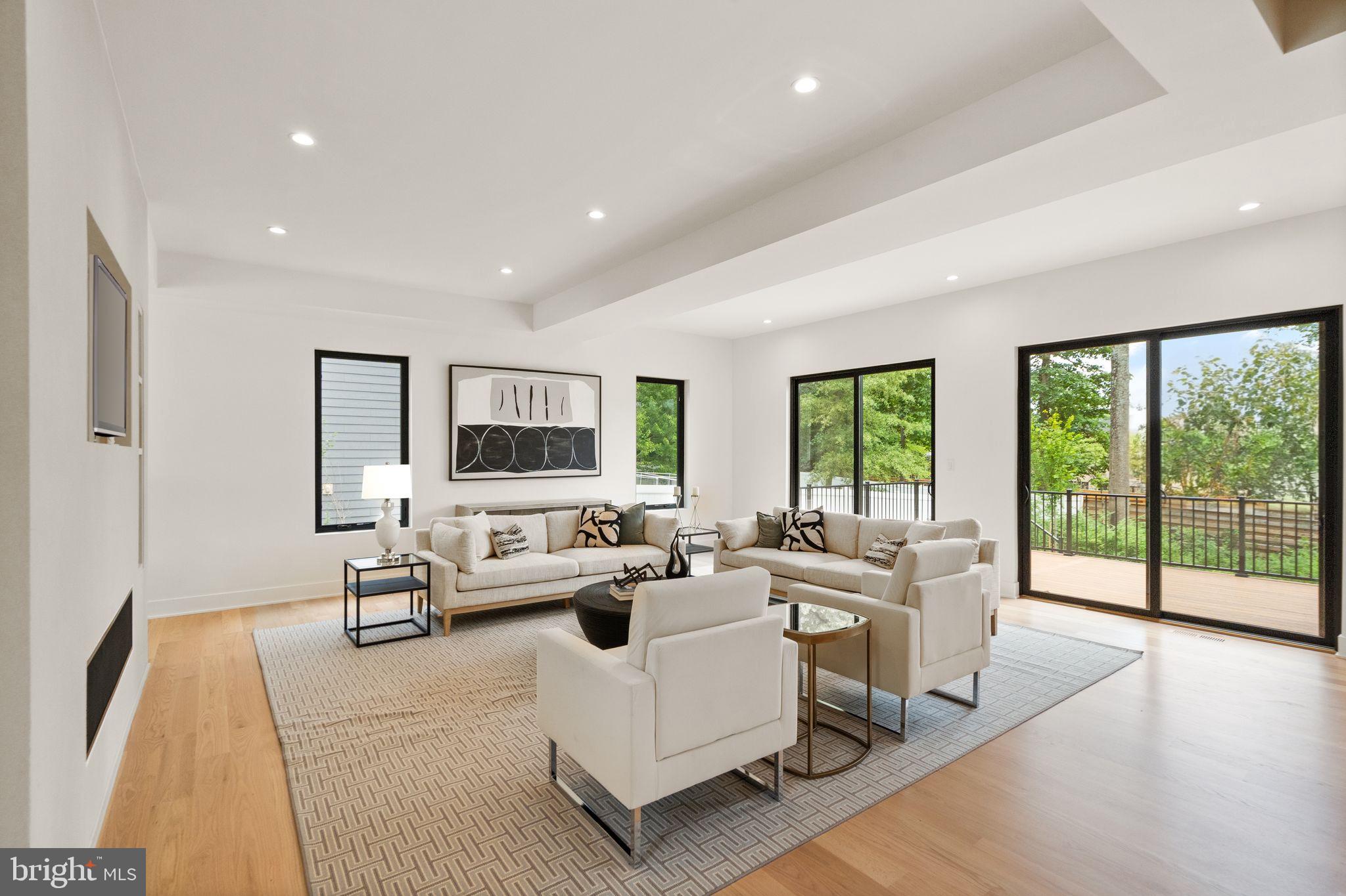 VIENNA WOODS - Residential