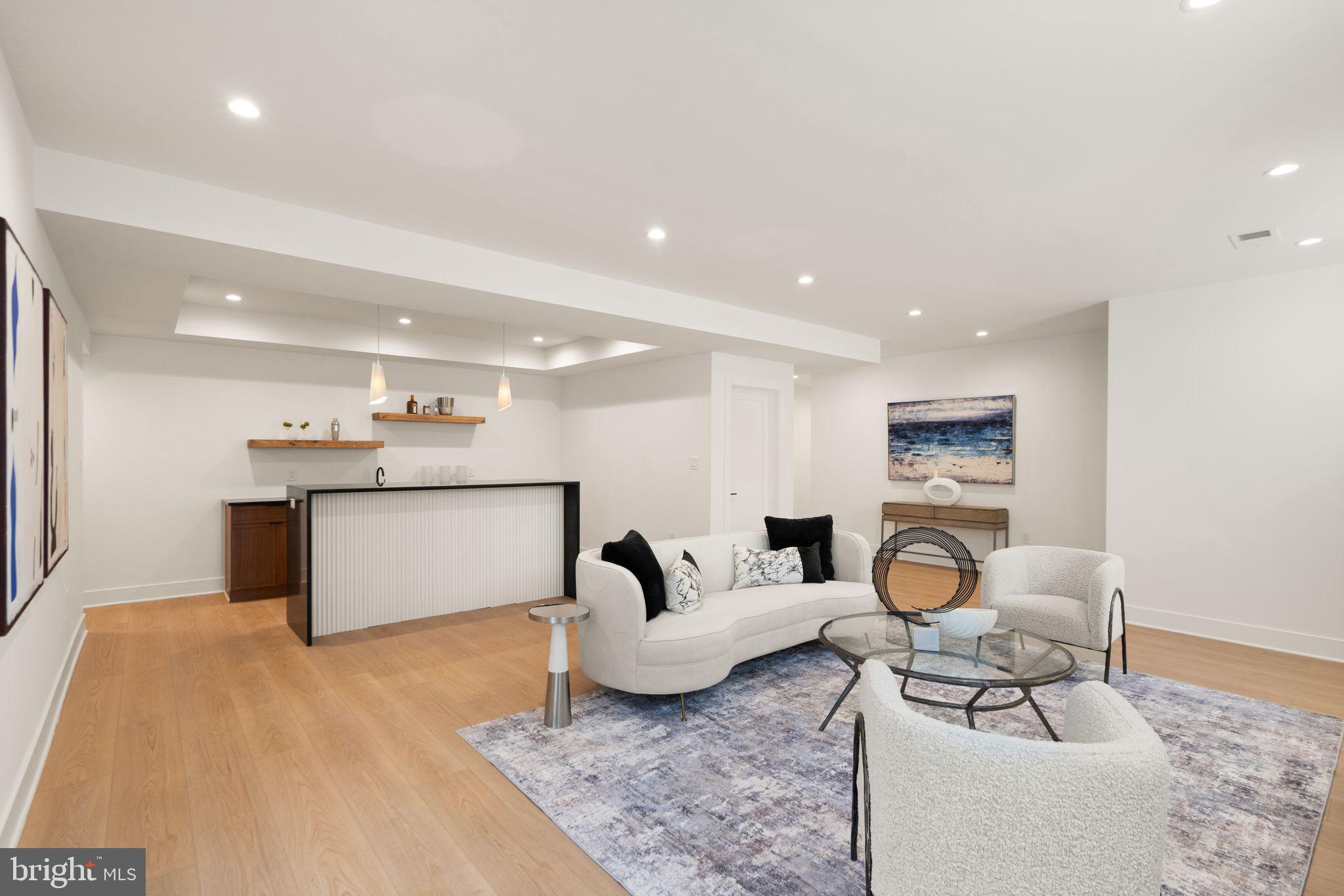 VIENNA WOODS - Residential