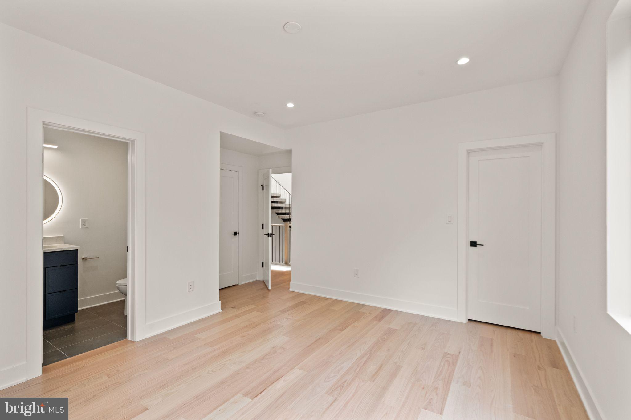 VIENNA WOODS - Residential