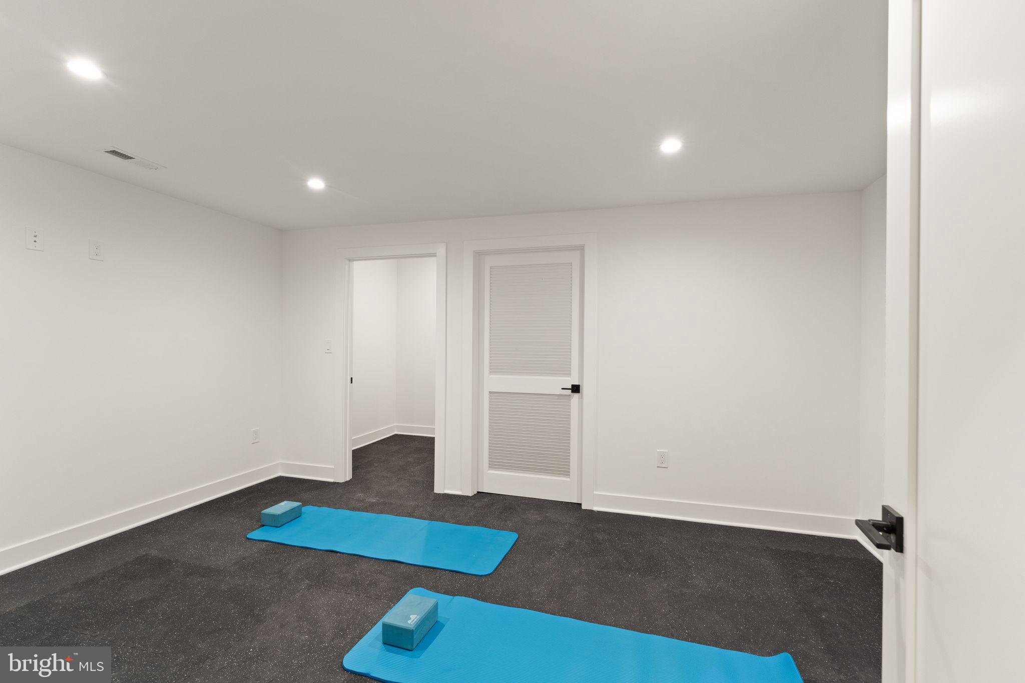 VIENNA WOODS - Residential