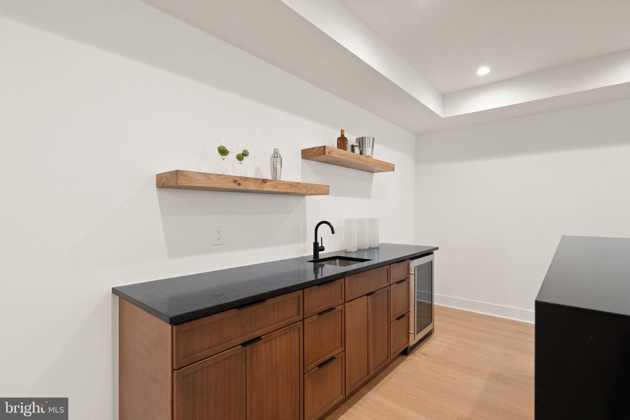 VIENNA WOODS - Residential