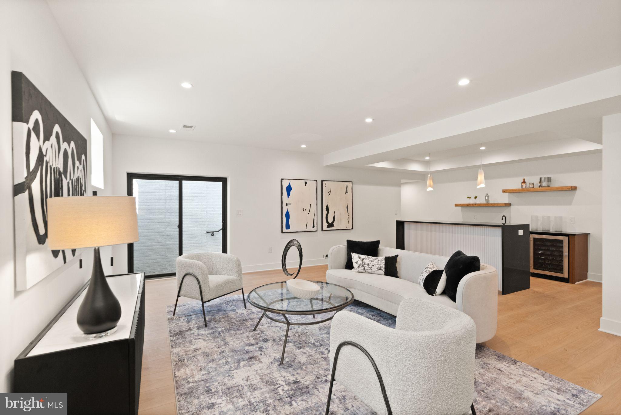 VIENNA WOODS - Residential