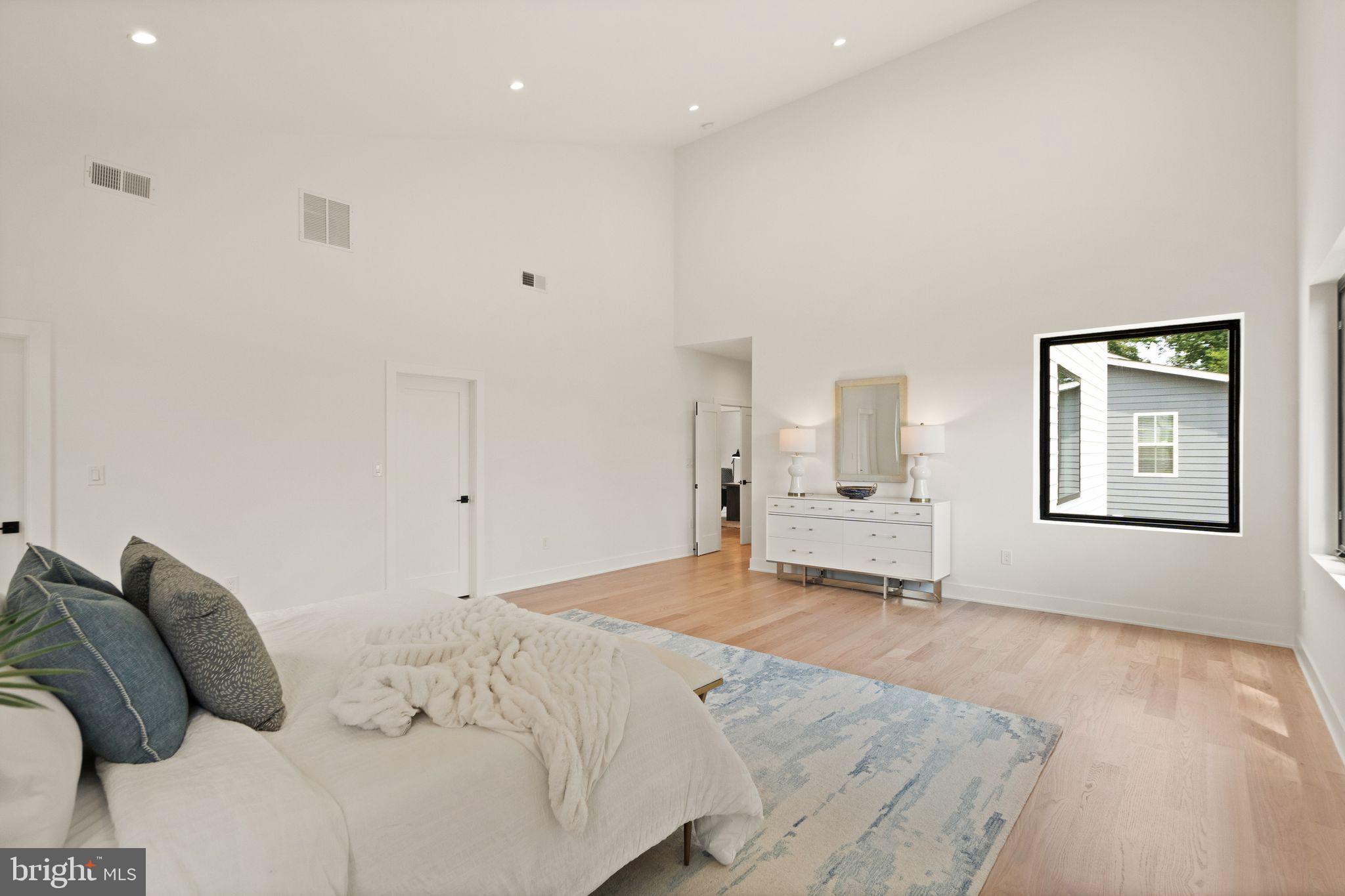 VIENNA WOODS - Residential