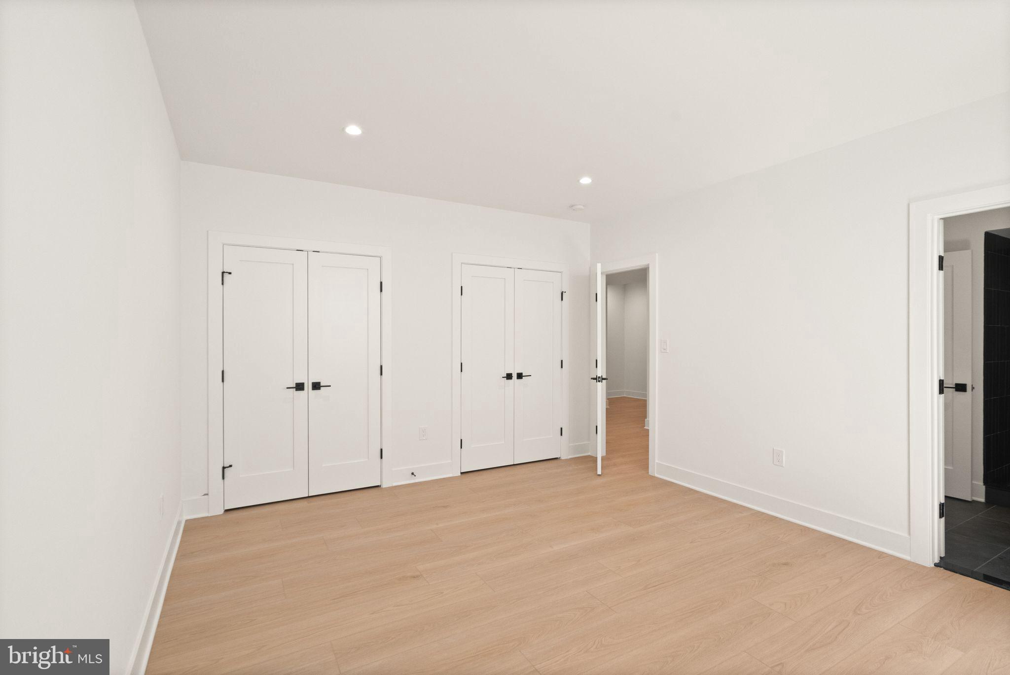 VIENNA WOODS - Residential