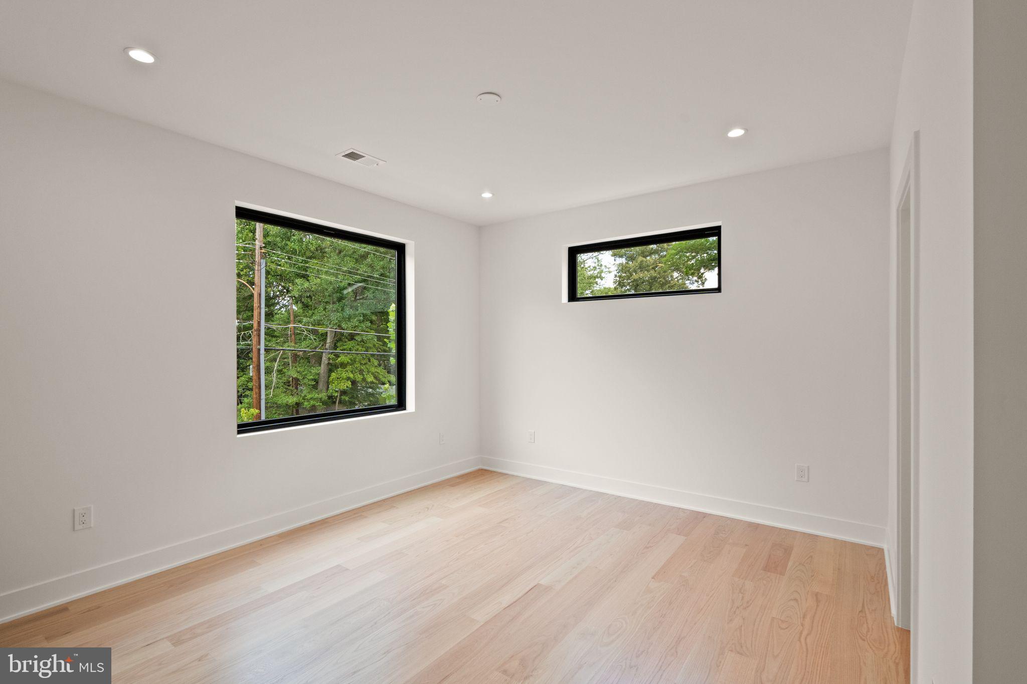 VIENNA WOODS - Residential