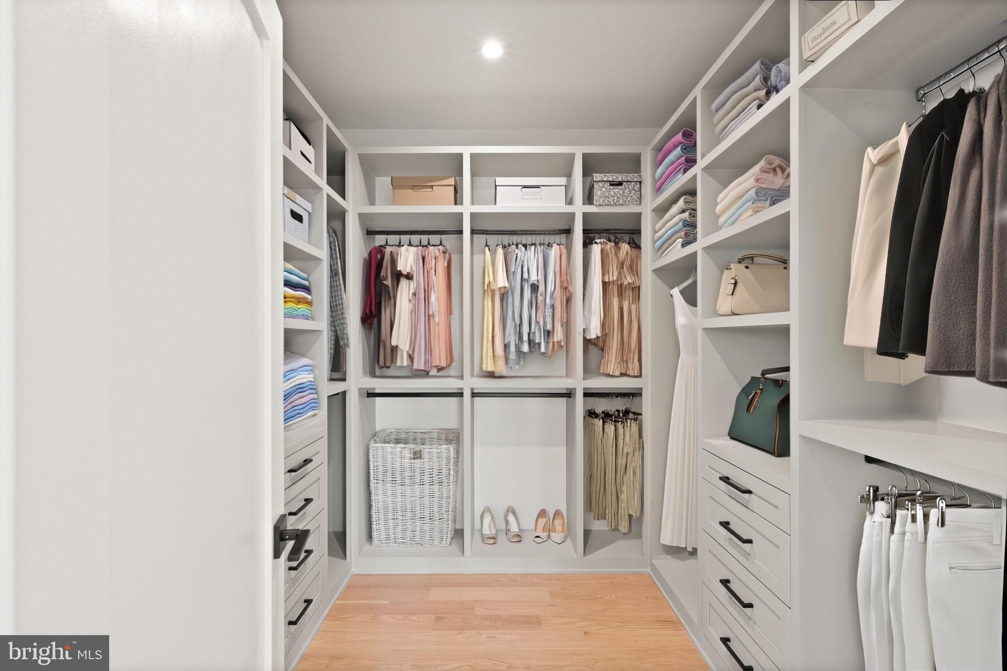 VIENNA WOODS - Residential