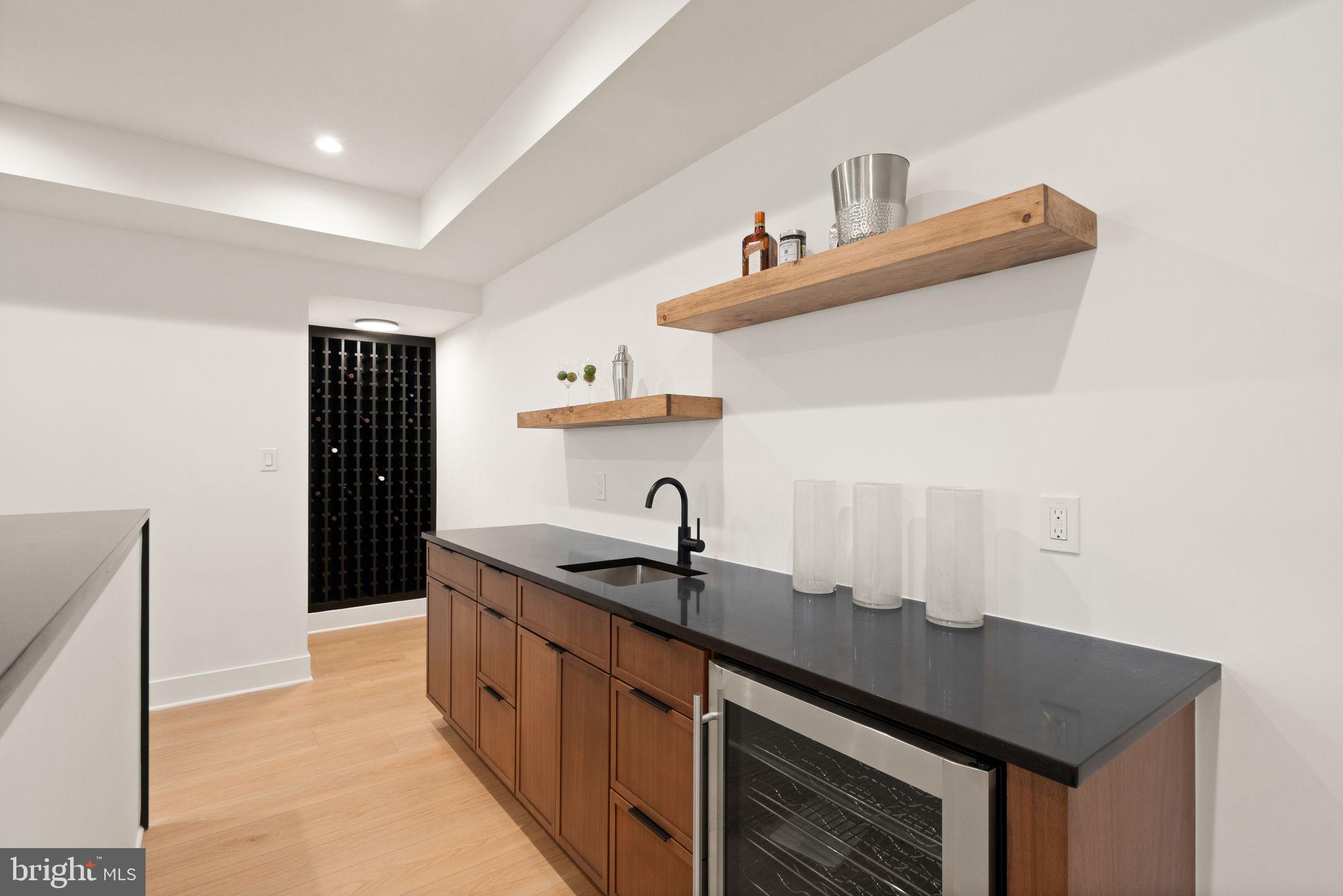 VIENNA WOODS - Residential