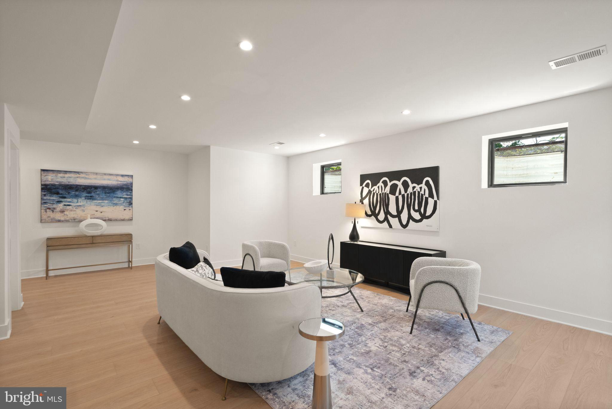 VIENNA WOODS - Residential