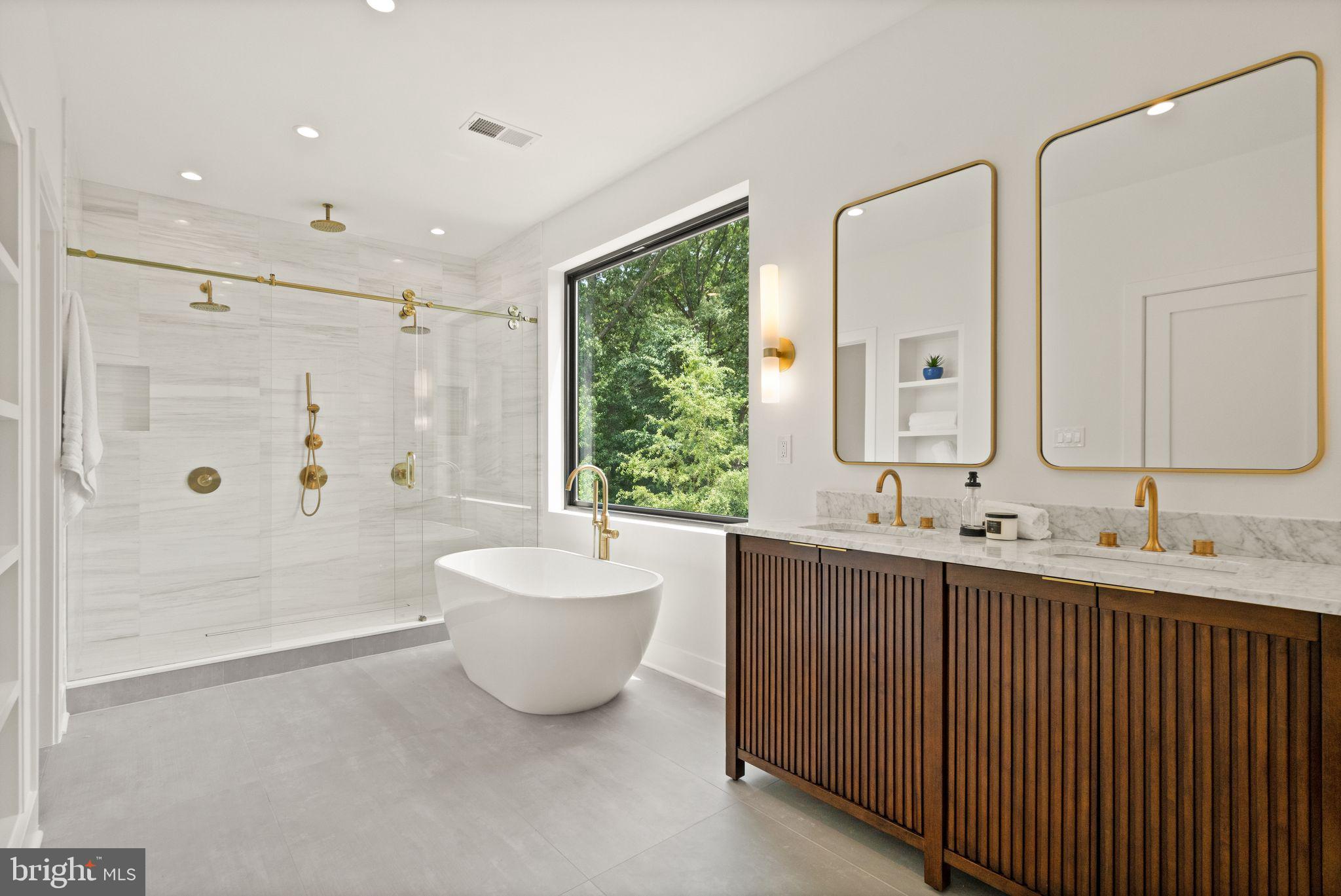 VIENNA WOODS - Residential