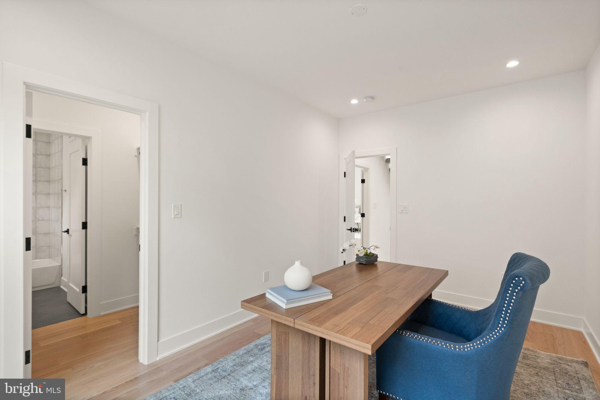 VIENNA WOODS - Residential