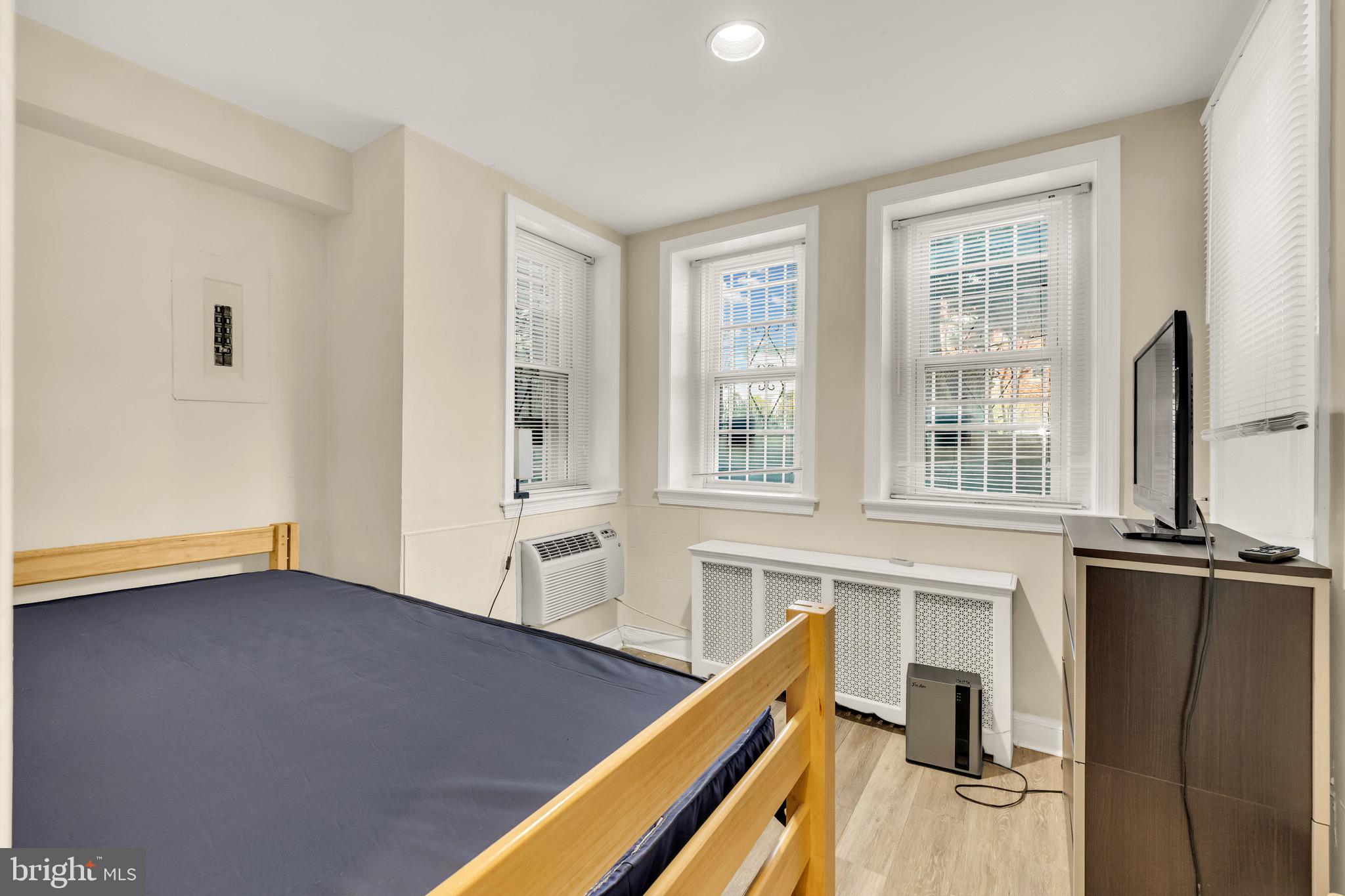 323 MARYLAND AVENUE NE